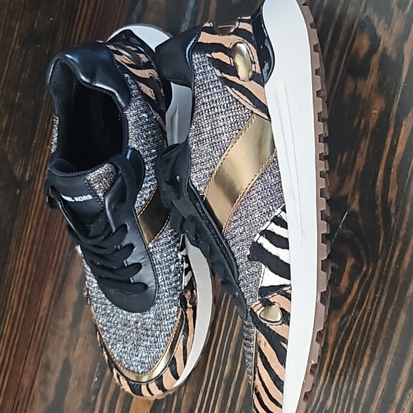 Michael Kors Sneakers - Picture 3 of 10